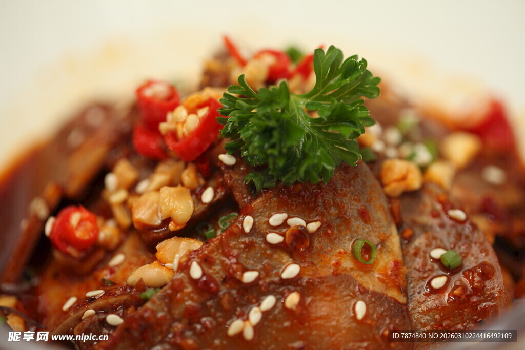 香辣牛肉美食诱人呈现