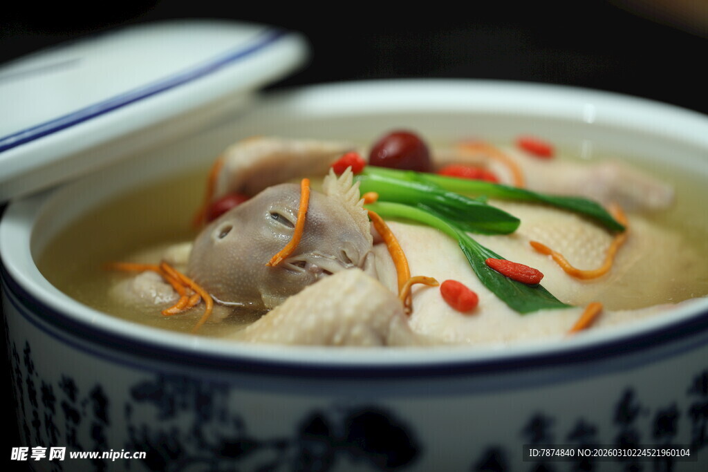 滋补鸡汤 营养美味诱人