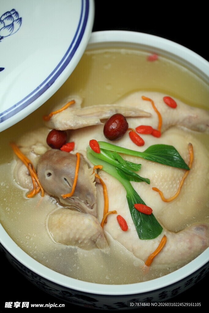 滋补鸡汤 营养美味暖身心