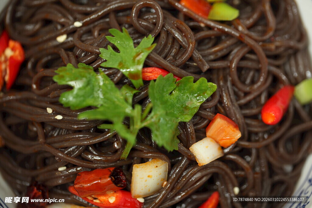 美味凉拌蕨根粉