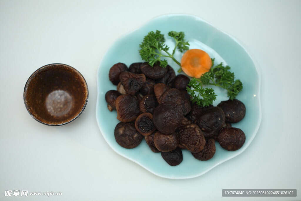 美味卤香菇配蘸料