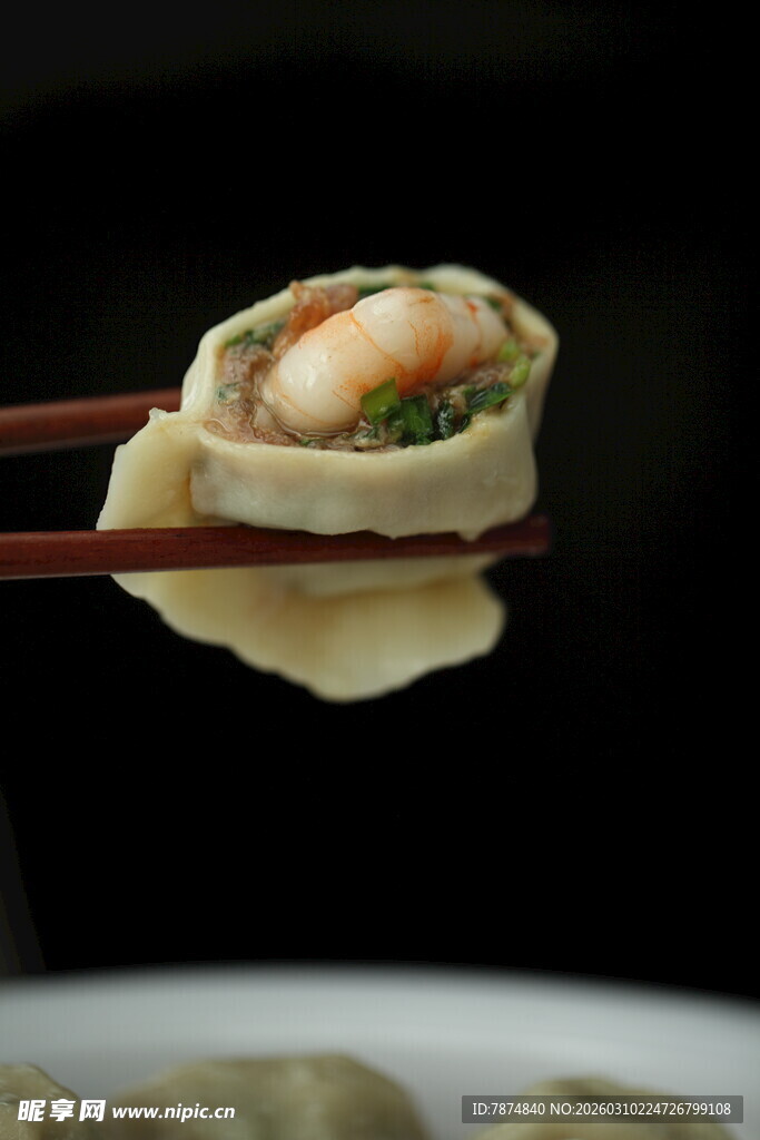 鲜虾蔬菜馅饺子特写