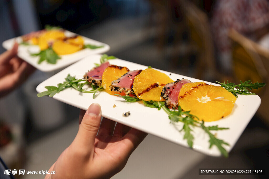 精美摆盘的创意蔬菜料理