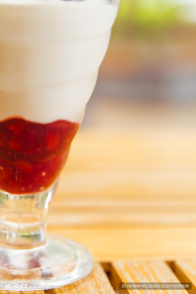 草莓酸奶杯 美味诱人