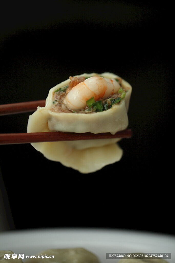 鲜虾馄饨特写