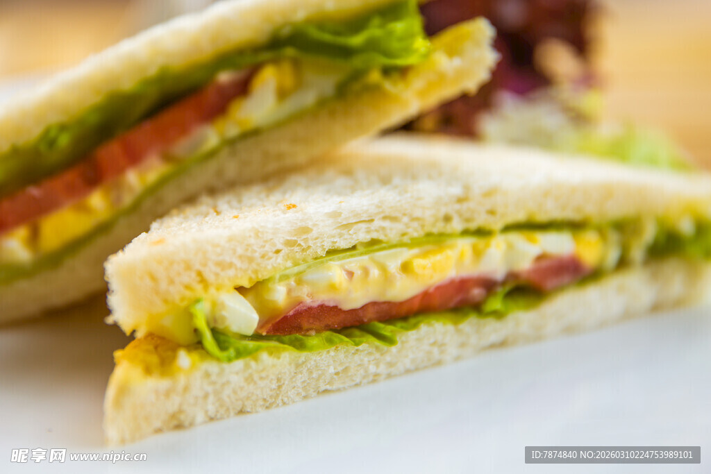 美味三明治切片展示