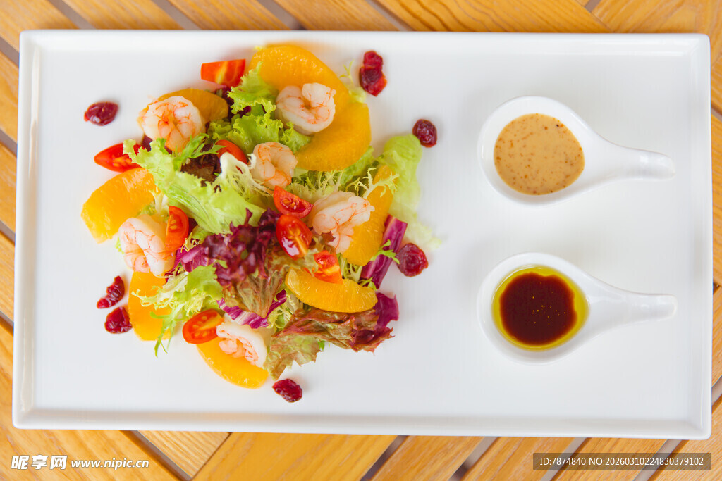 多彩鲜虾蔬果沙拉拼盘