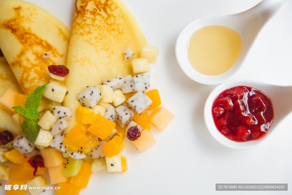 美味水果松饼搭配酱料