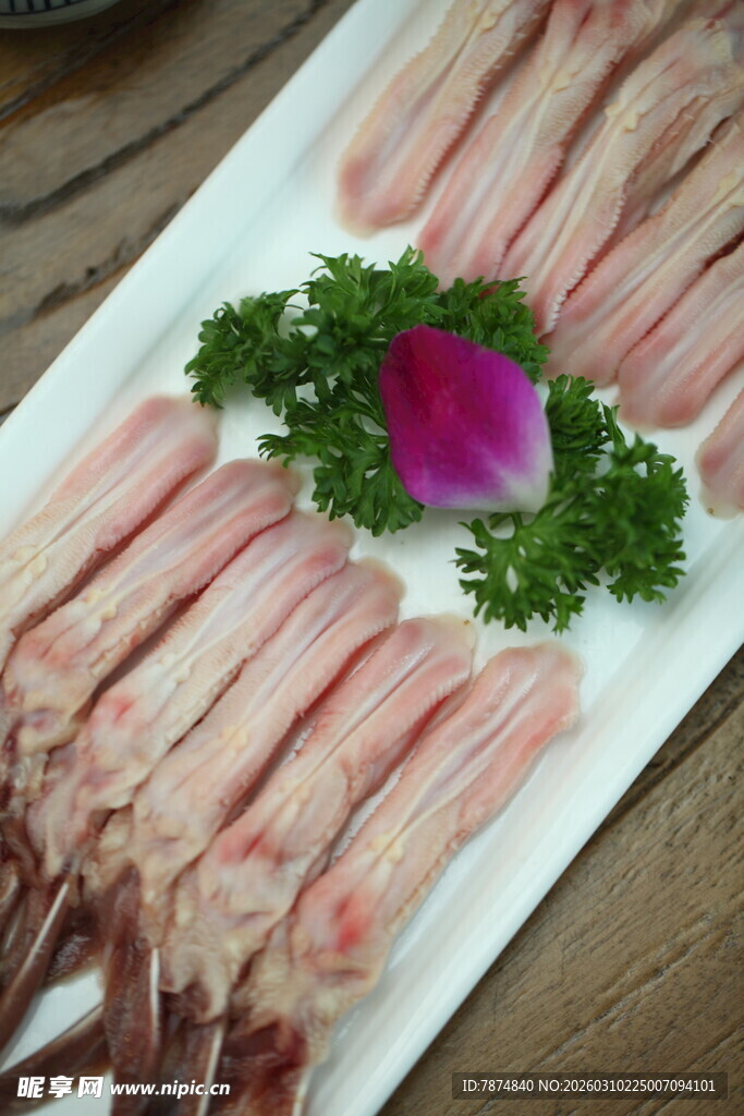 新鲜羊排骨摆盘展示