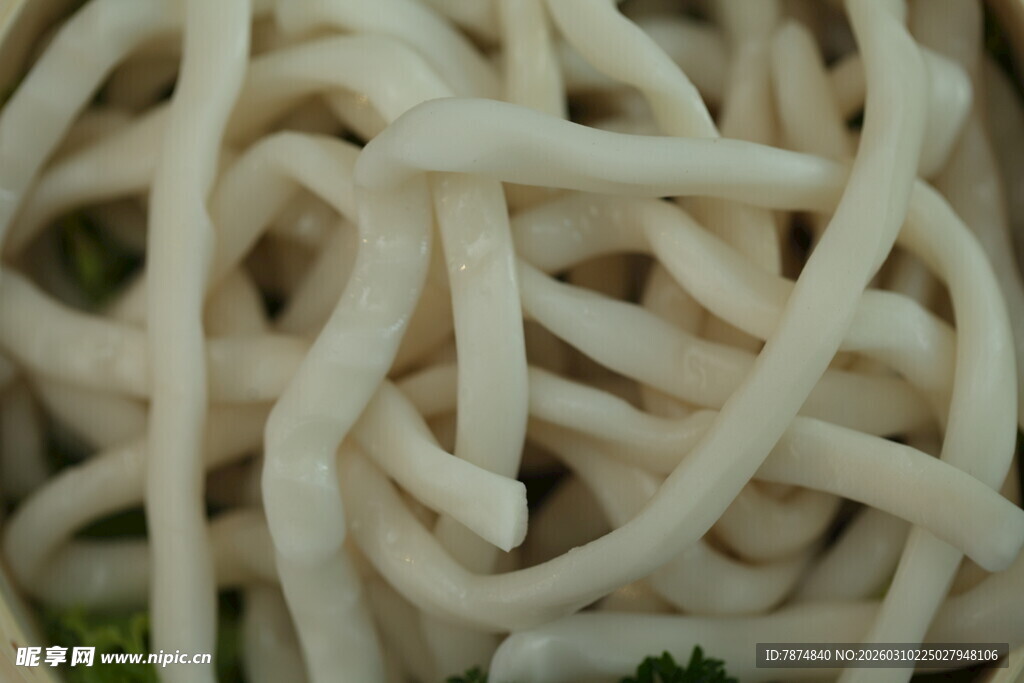 新鲜手工面条特写