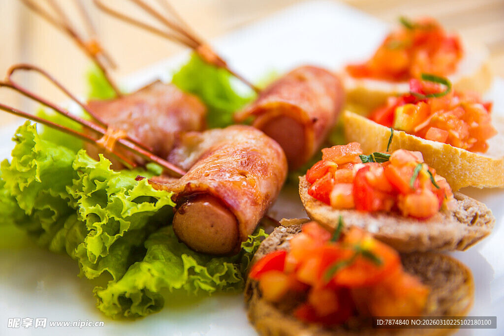 美味多样的精致小吃拼盘