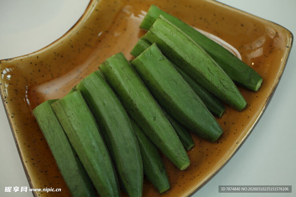 盘中鲜嫩秋葵