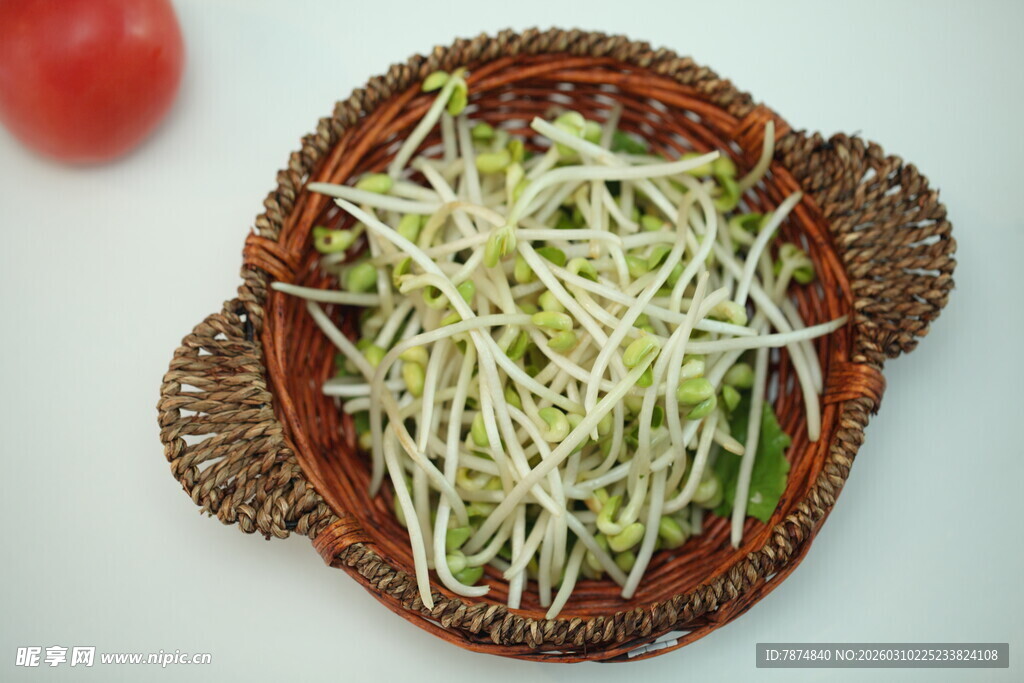 盘中清爽豆芽菜