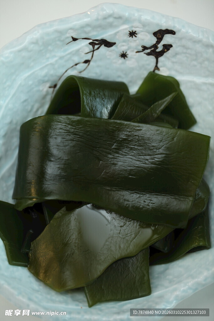 碗中翠绿海带