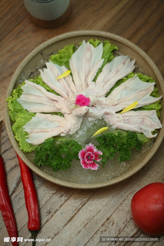 菊花造型精美凉拌菜