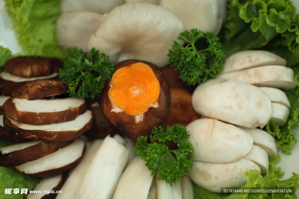 多样菌菇摆盘展示