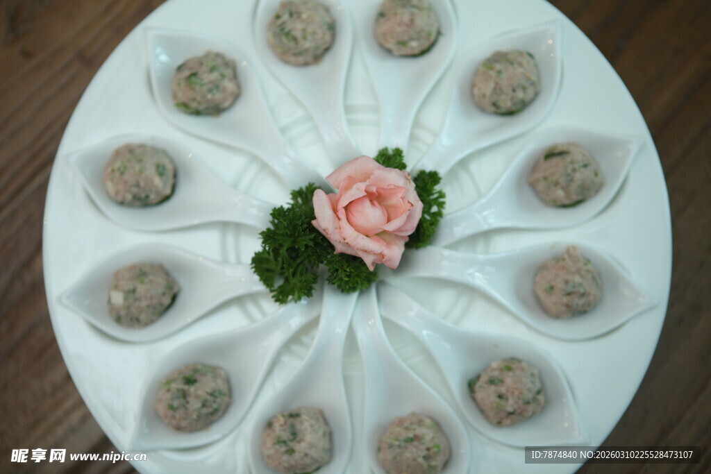 精致肉丸摆盘美食