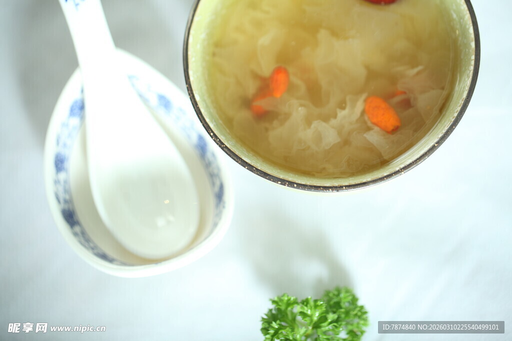 滋补银耳羹 营养又美味