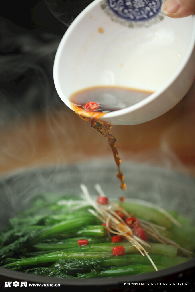 浇汁鲜嫩青菜