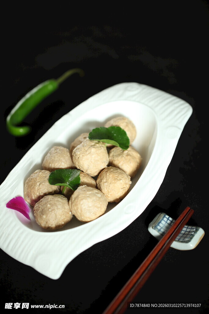 美味鱼丸摆盘精致