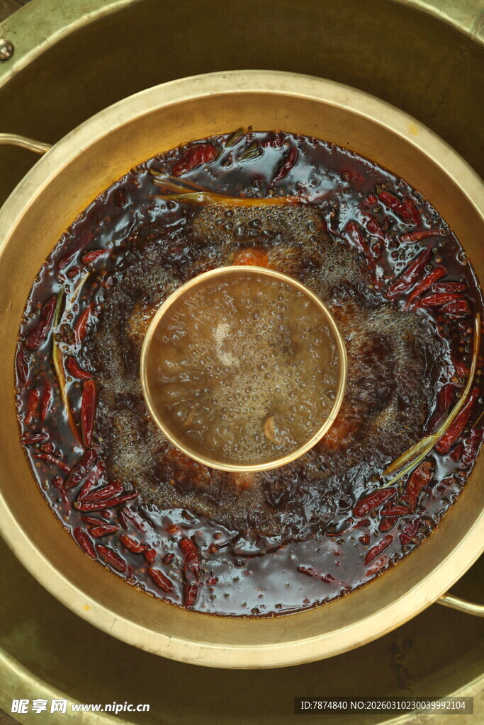 传统中药熬制大铜锅