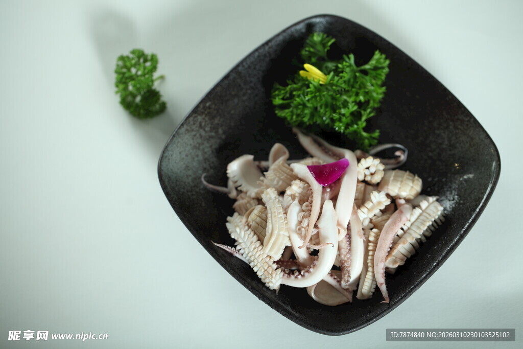 新鲜鱿鱼丝摆盘