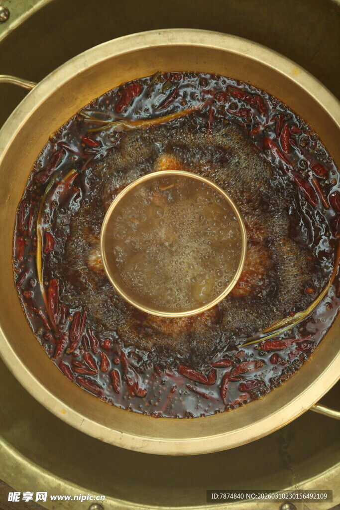 精美传统纹饰金属器物