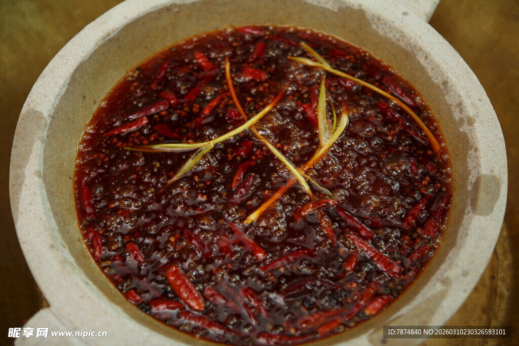 香辣诱人的特色红油锅底
