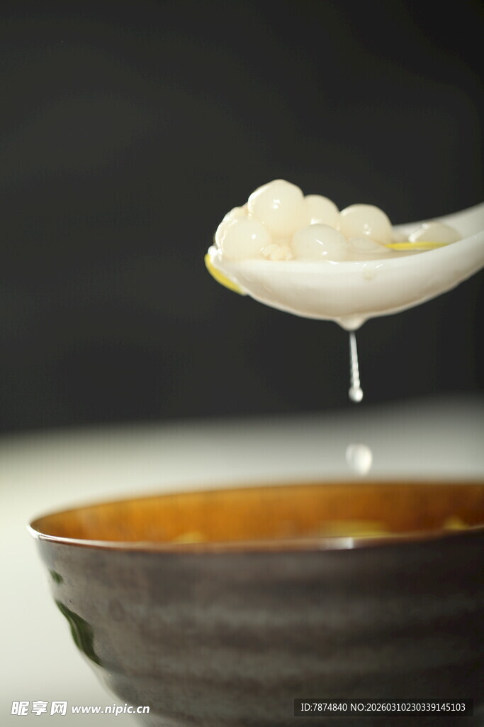 一勺嫩滑豆腐 汤汁欲滴