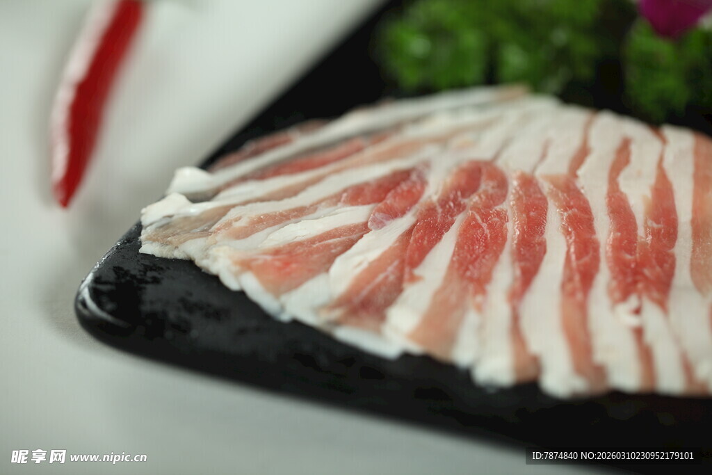 新鲜五花肉薄片