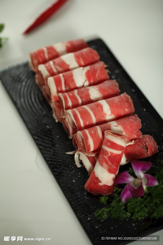鲜切雪花肥牛摆盘展示