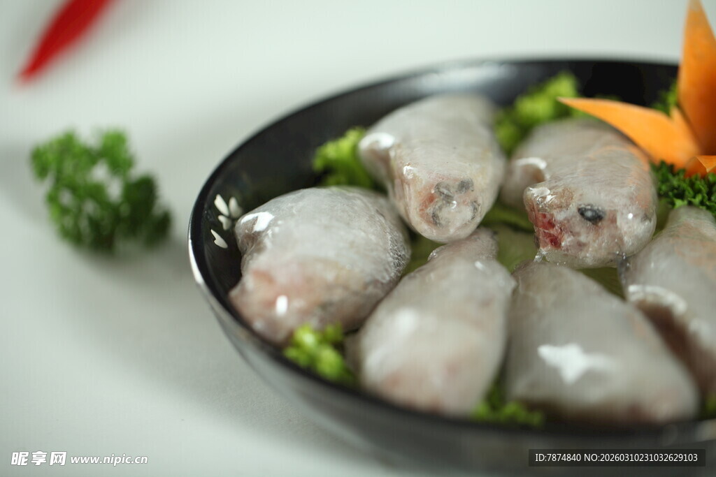 鲜嫩墨斗鱼摆盘精致