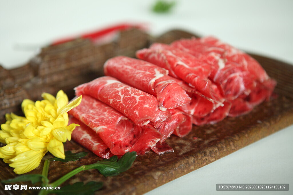 鲜嫩牛肉卷摆盘精致