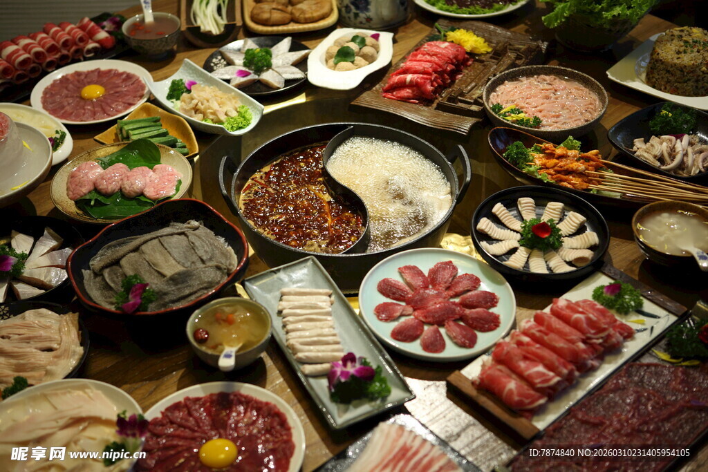 丰盛多样的美味佳肴拼盘