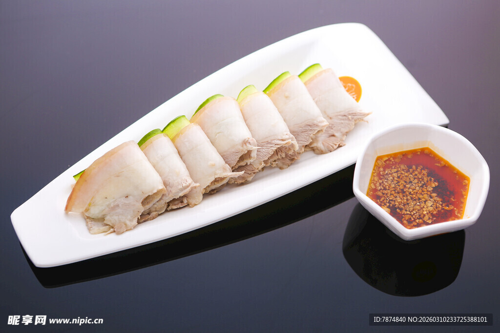 美味卷筒美食配蘸料