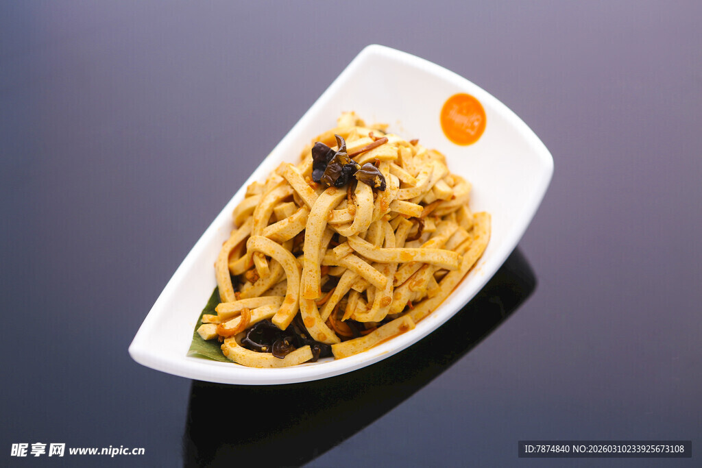 美味炒面装盘展示