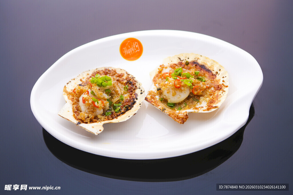 美味蒜蓉粉丝蒸扇贝