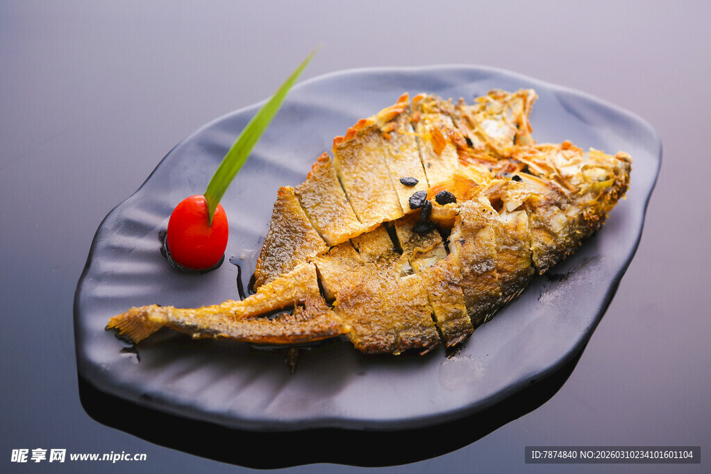 香煎多宝鱼 点缀小番茄