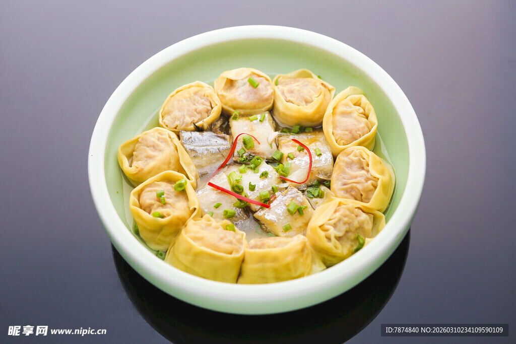 美味酿豆腐摆于绿碗中