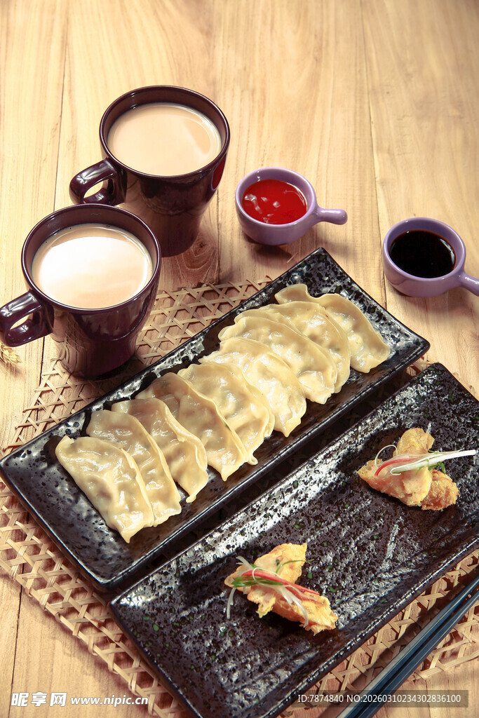 美味煎饼配咖啡与小食