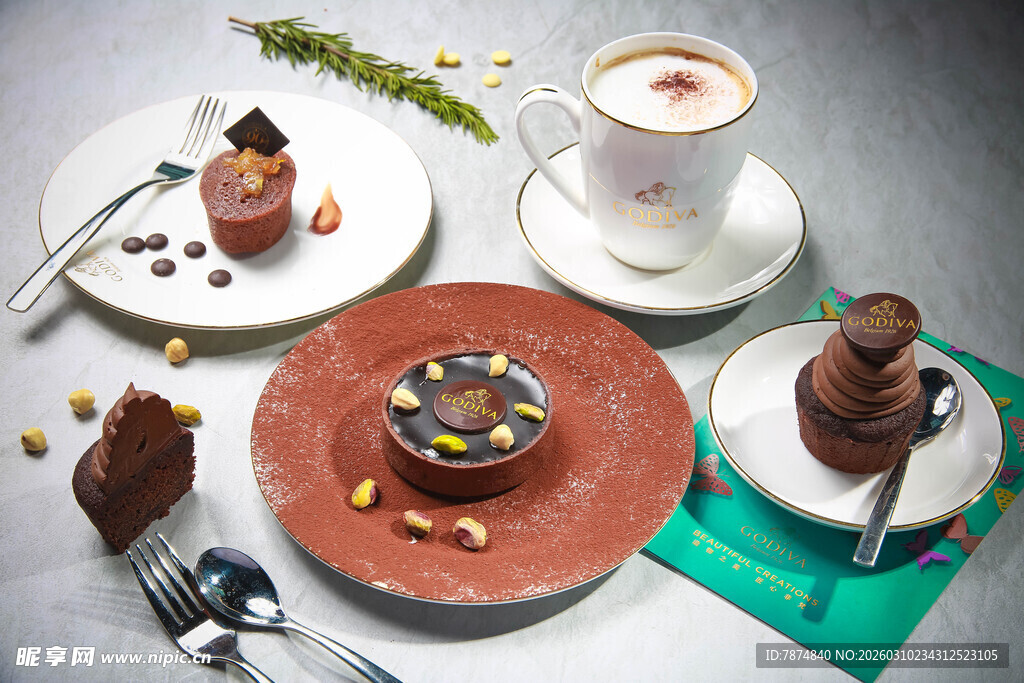 精致甜点与咖啡组合