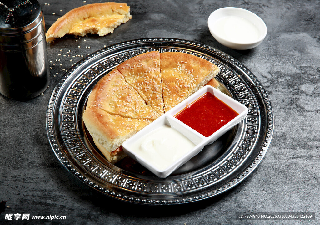 美味煎饼配蘸酱