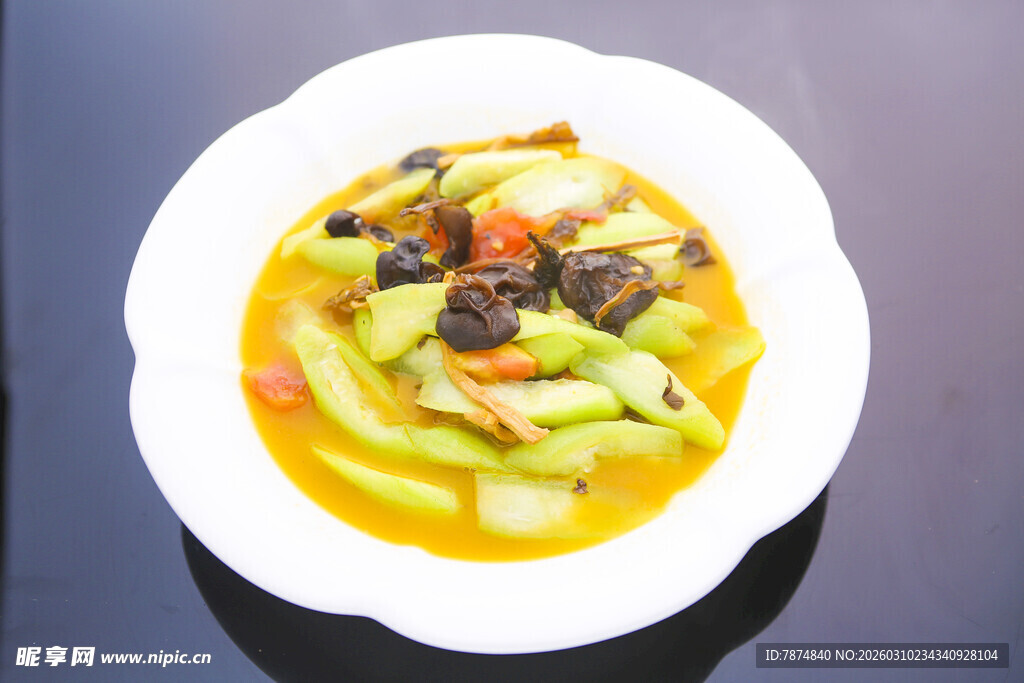 美味黄汤时蔬炖菜