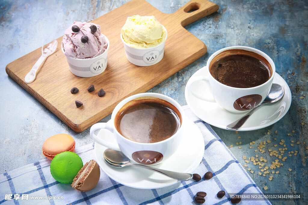 热巧克力搭配美味甜点