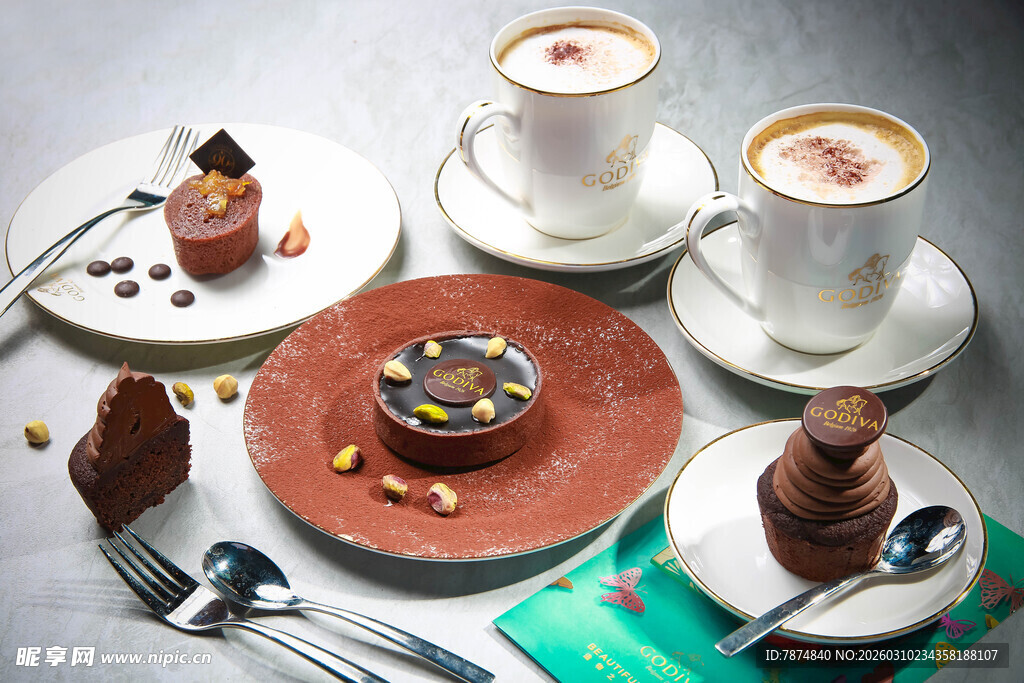 精致甜品与咖啡组合