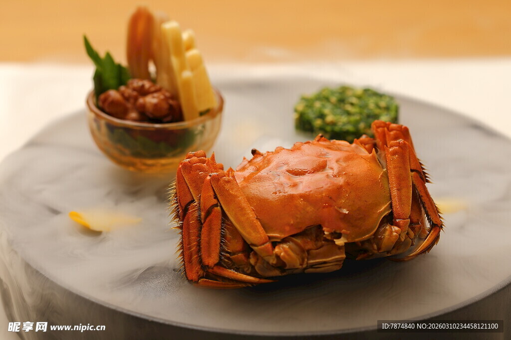 美味大闸蟹摆盘精致