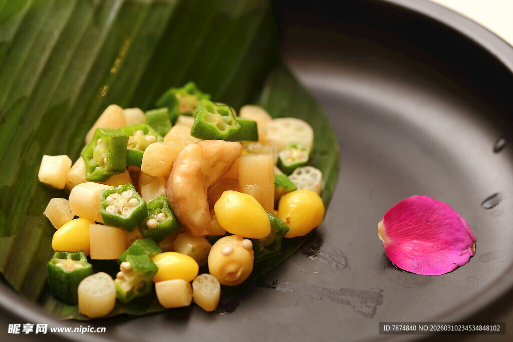 蔬菜玉米拼盘美食