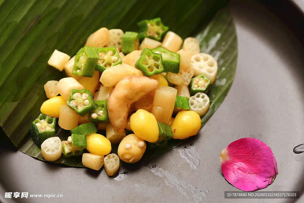 蔬菜玉米鸡丁拼盘
