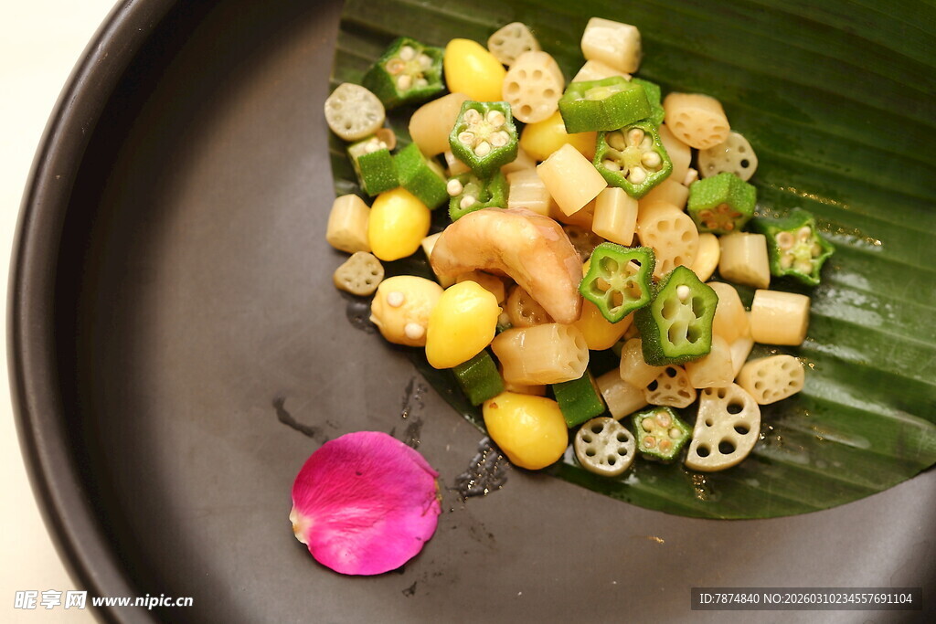 精致蔬菜虾仁摆盘