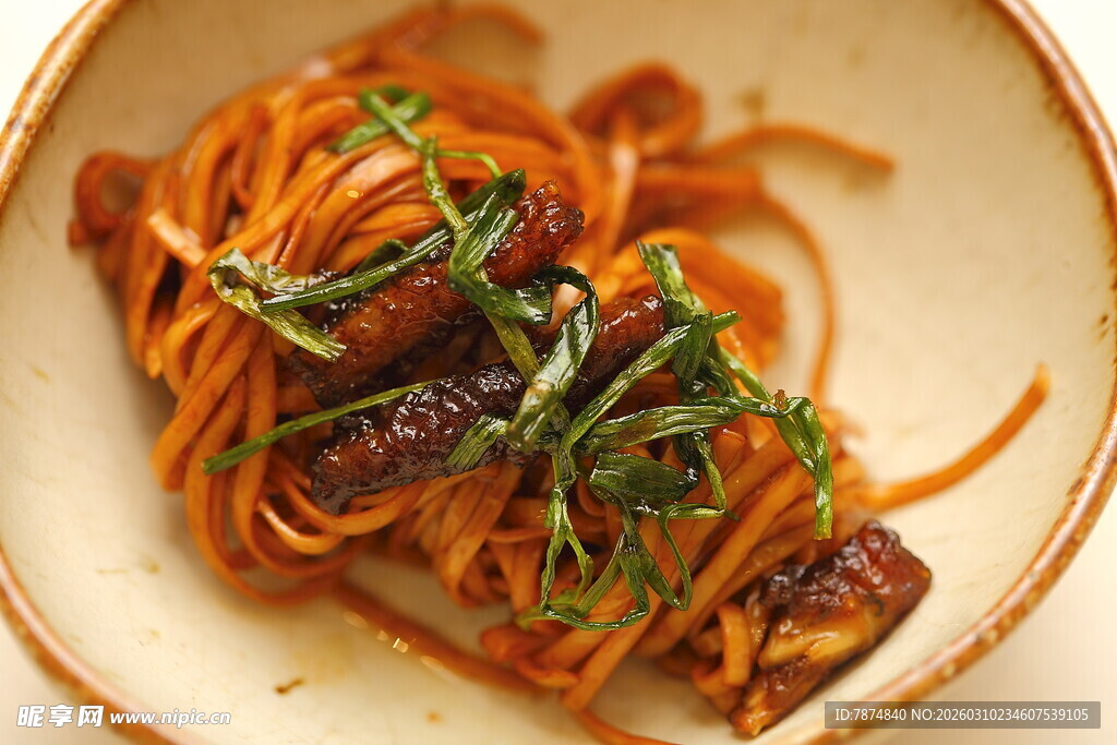美味牛肉意面摆盘精致
